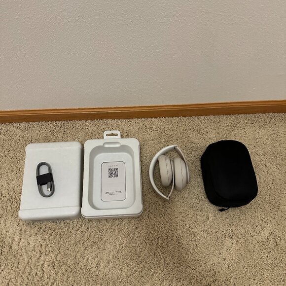 Beats Studio Pro Bluetooth Wireless Headphones Sandstone Color Never Been Used - Picture 5 of 6